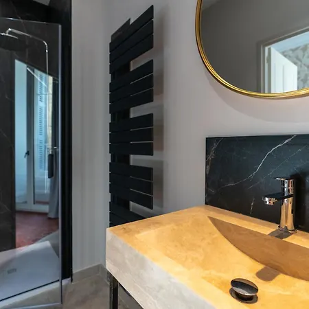 L'heure Bleue La Regence Bed & Breakfast *